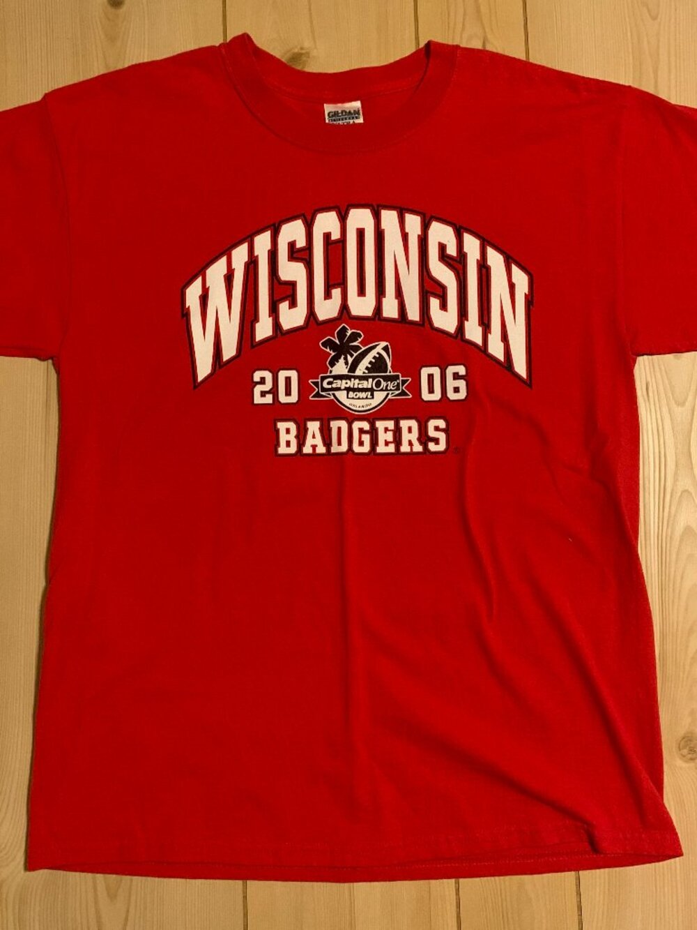 Vintage Y2K Wisconsin Badgers WI NCAA Football 2006 Capital One Bowl T-Shirt L